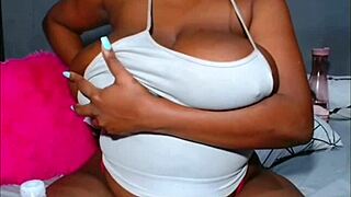 watch this cheating housewife twerk her big black ass and fuck creamy pussy 😏