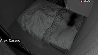 calladito que nos van a escuchar voy al cuarto de mi hermanastra y terminamos follando