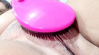 olha o que ela fez com a escova minha mulher safada esta me chifrando pela internet o que fazer