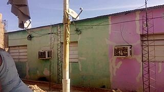 mi vecino no aguanta las ganas de verme mi culo grande con mi vestido corto