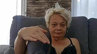 hey sweetie, do you like my sexy lingerie today? i love it