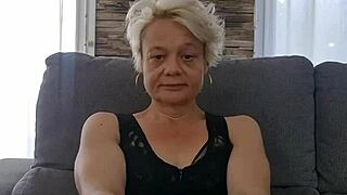 hey sweetie, do you like my sexy lingerie today? i love it