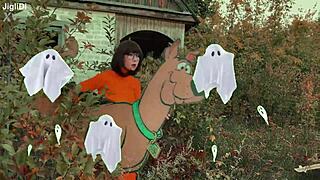Did Velma solve the mystery with Scooby Doo?