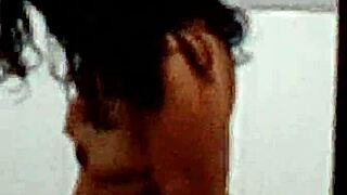 prostituta culona tomando ducha despues de la cogida que le puse