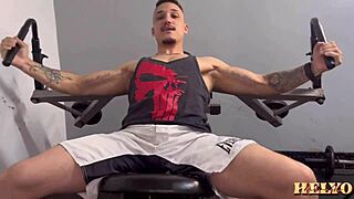 Mc libera a namorada funkeira pra malhar e ela acaba dando ch� de buceta pro personal