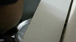 Watch this vietnamese guy in the toilet on spycam