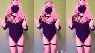 Maddy Diamond masturbates her juicy ass with a carrot.