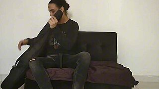 clases de guitarra con mi hermanastro termina masturbandome y follandome el co�o duro y apretado - porno en ruso