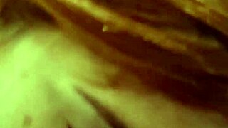 Marido pega ruiva safada na putaria com seus amigos logo depois fode ela e goza na cara da vadia