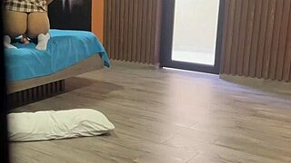 Encuentro A Hijastra Nalgona Metiendo Dildo En Culo Y Me Masturbo Hasta Correrme