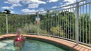 The wife daringly flashes her tits in the hotel pool