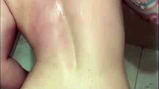 Fui Fodida Do Chão Do Banheiro De 4 Empinada E Ele Me Fez Abrir Tudo Pra Meter Completo No Red