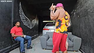 A namorada do meu amigo dança bem agarrada comigo ela percebe meu pau duro e fode comigo na frente do corno