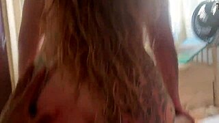 loira tatuada casada gritando pra parar enquanto leva na bunda