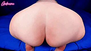 Booty mama shakes and spreads for pussy fart.