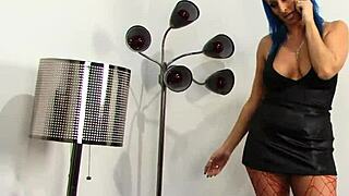 Blu Hair Whore Fucking At Bed