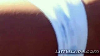 Columbian teen lupe cutie casually fingers her pussy outdoors