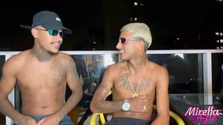 Funkeira chama novinho maloqueiro no seu ape e acabam transando na varanda!