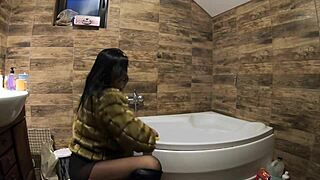 Milfycalla indulges in pee play in the bathtub, wearing a fur coat and pantyhose.