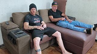 Eu e meu enteado batendo uma juntos