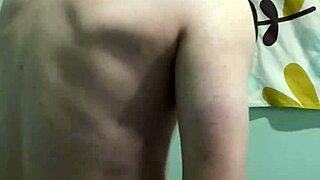 Me follo a venezolana de grandes nalgas en su apartamento menos mal y no estaba su novio