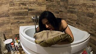 Milfycalla indulges in pee play in the bathtub, wearing a fur coat and pantyhose.