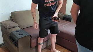 Eu e meu enteado batendo uma juntos