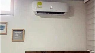 le doy una buena compañía a mi hermanastro hasta cabalgar en su rica polla