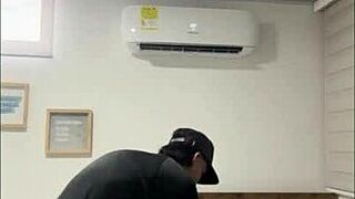 le doy una buena compañía a mi hermanastro hasta cabalgar en su rica polla