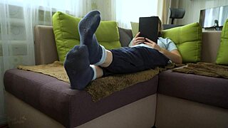 sexy teen amateur shows off her bare soles foot fetish