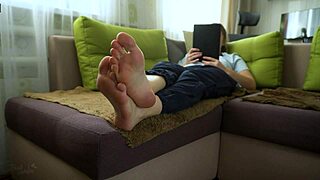 sexy teen amateur shows off her bare soles foot fetish