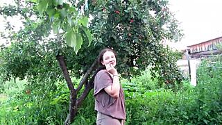 Outdoor milf pisses in jeans in public garden, amateur fetish