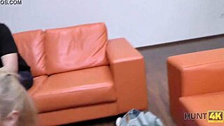 hunt4k blonde stops fighting with bf because stranger gives money