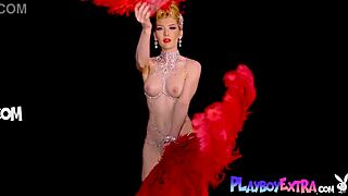 Skinny blonde MILF Miranda shines in her slutty burlesque costume