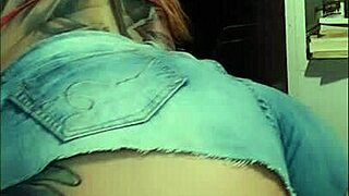 toda gostosa e tatuada showing off her big ass and tits online