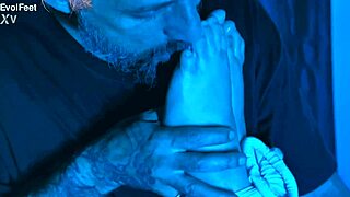 Artemis' sweaty feet close-up fetish tease