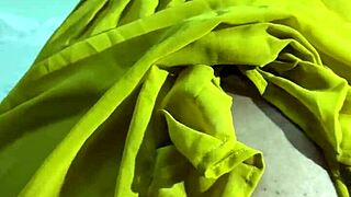 My hot indian girlfriend fucks for the first time!