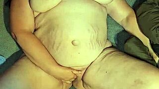 Milf spreads legs wide so I lap up every drop of her pussy juice