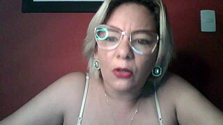 Ei, quer ver o gozo escorrendo na buceta dessa in6sto maravilha do Instagram?