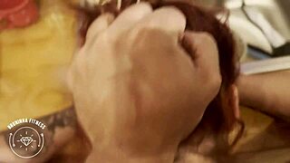 vou a ruiva gostosa na cozinha só de biquíni e fodeu ela de jeito