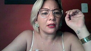 Ei, quer ver o gozo escorrendo na buceta dessa in6sto maravilha do Instagram?