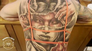 vou a ruiva gostosa na cozinha só de biquíni e fodeu ela de jeito