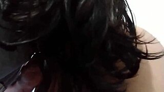 la esposa de alberto ama mi verga pequeñita... se pone en 4 para que la coja 😏🍑!!