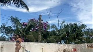 I flash my big pussy all day for the builder