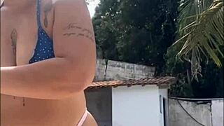 I flash my big pussy all day for the builder