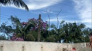 I flash my big pussy all day for the builder