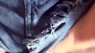 Bota calcinha de lado e mete fundo