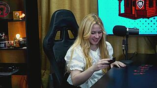 hey check this tiny panty white girl bent over podcast table flashing whole big pussy so horny!! pépum blasts her barraco hard - viamms casting